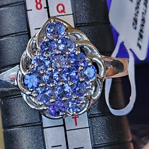 Genuine Tanzanite Cluster Ring Size 9!  💙 - Picture 9 of 13